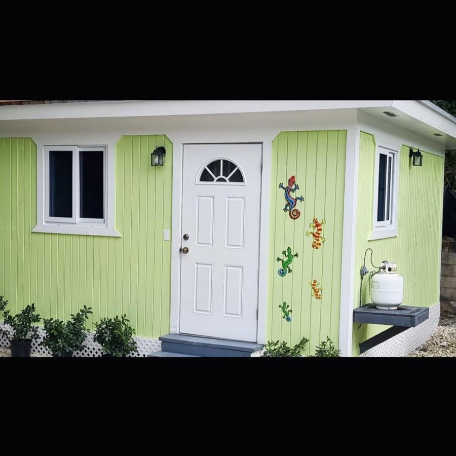 Budget & Basic In Local Neighborhood, 7Min Drive To Downtown Nassau Beach Paradise Apartment Exterior photo